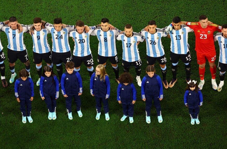 Esta noche a las 0:00 horas la televisión transmitirá el Himno Nacional Argentino cantado por los jugadores de la Selección Argentina