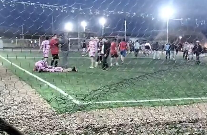 -VIDEO- Brutal patada en la cabeza a un joven en una cancha de fútbol en Luján de Cuyo