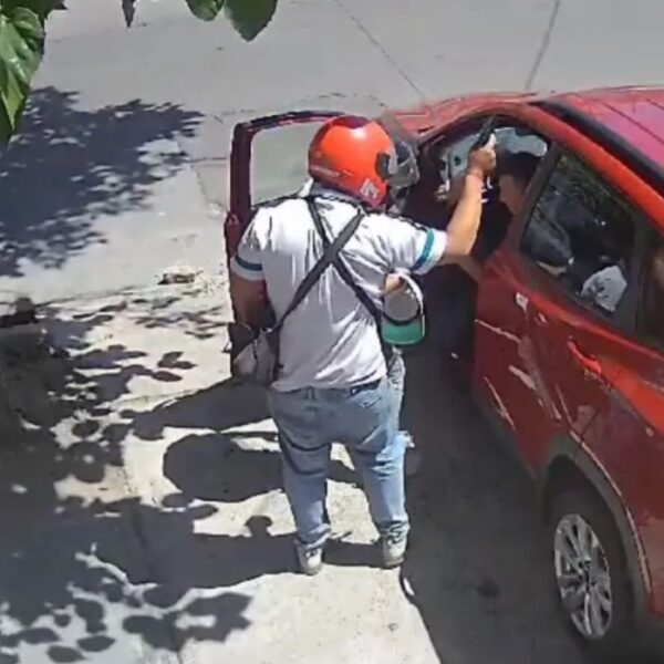 Video: un intento de robo terminó en un tiroteo a pasos de un centro comercial en Godoy Cruz